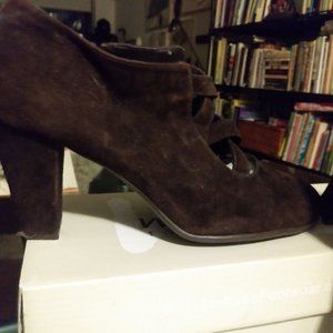 Aerosole dark brown suede heels